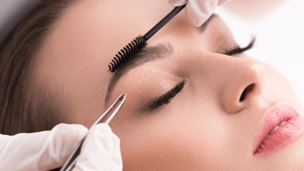Design de sobrancelhas em Londrina com técnica, visagismo e naturalidade. Harmonize seu olhar com a Beauty365. Agende agora.